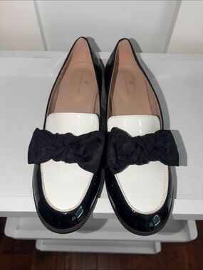 Bandolino Two-Tone Black and White Patent Bow Loafers Size 7.5